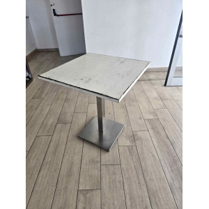 3 Tavoli 70x70 Con Base In Ferro