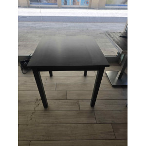 5 Tavoli In Legno 70x70 e 24 Sedie